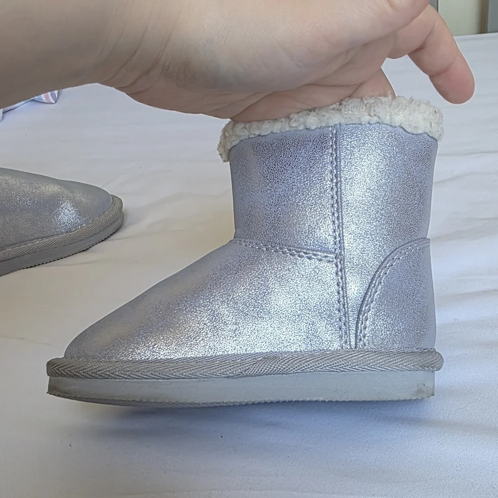 Baby Gap Metallic Icy Blue Silver Fur Lined Toddler Girl Boots Size 7